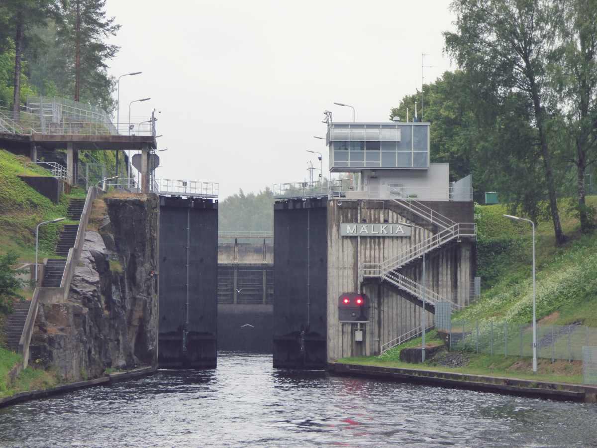 Mälkiän sulku aukeamassa Saimaan kanavalla