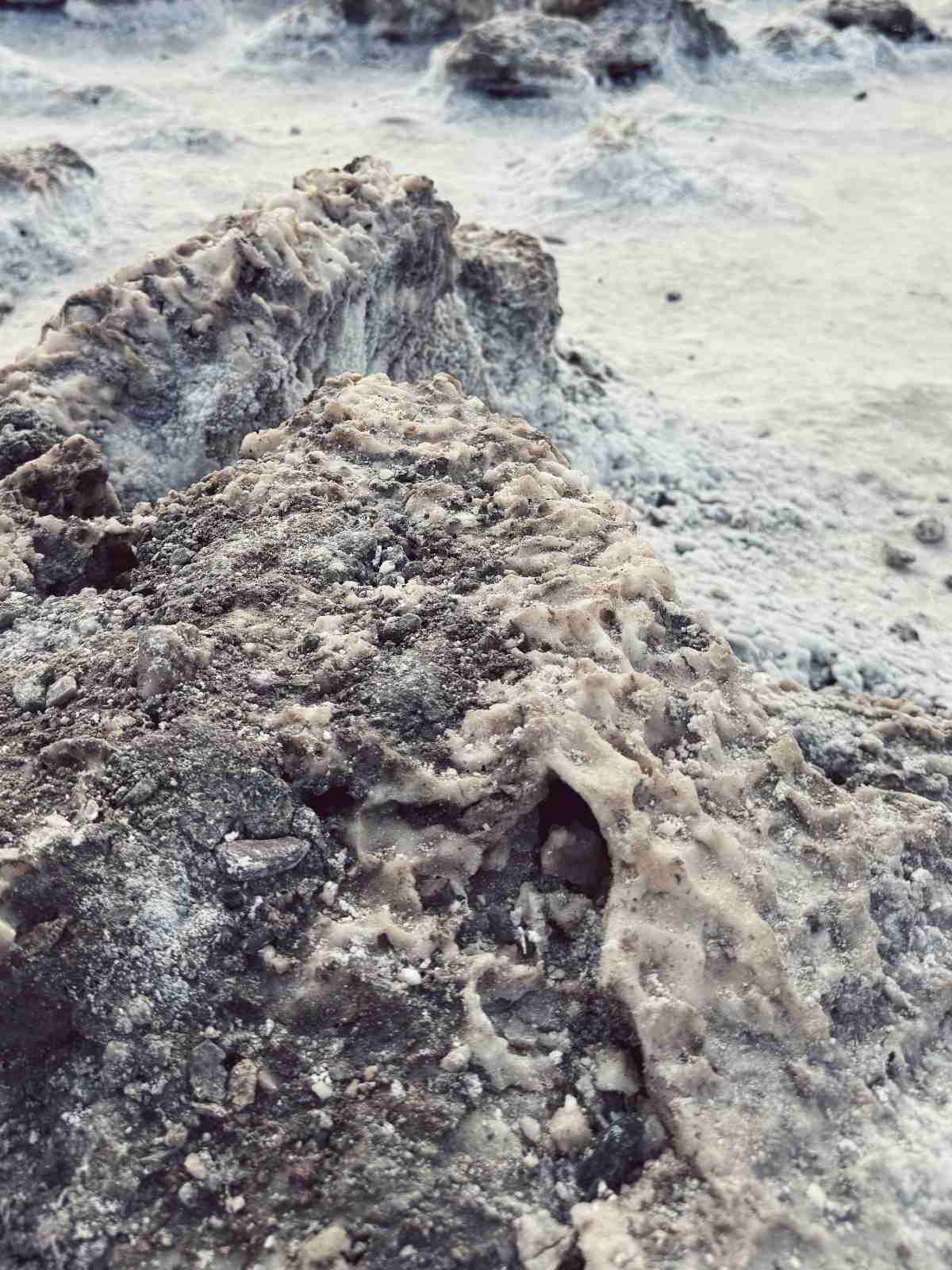 Suolamuodostelmia paholaisen golfkentällä Kuolemanlaaksossa.