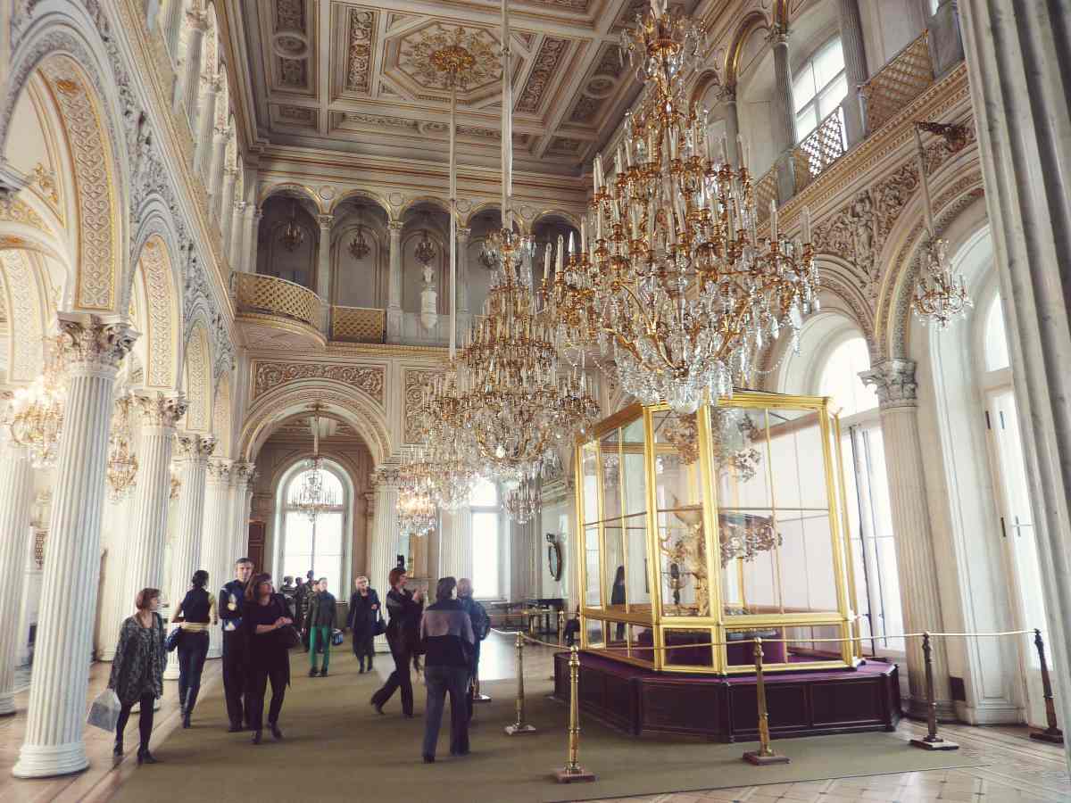 Eremitaašin Paviljonki-sali ja riikinkukkokello