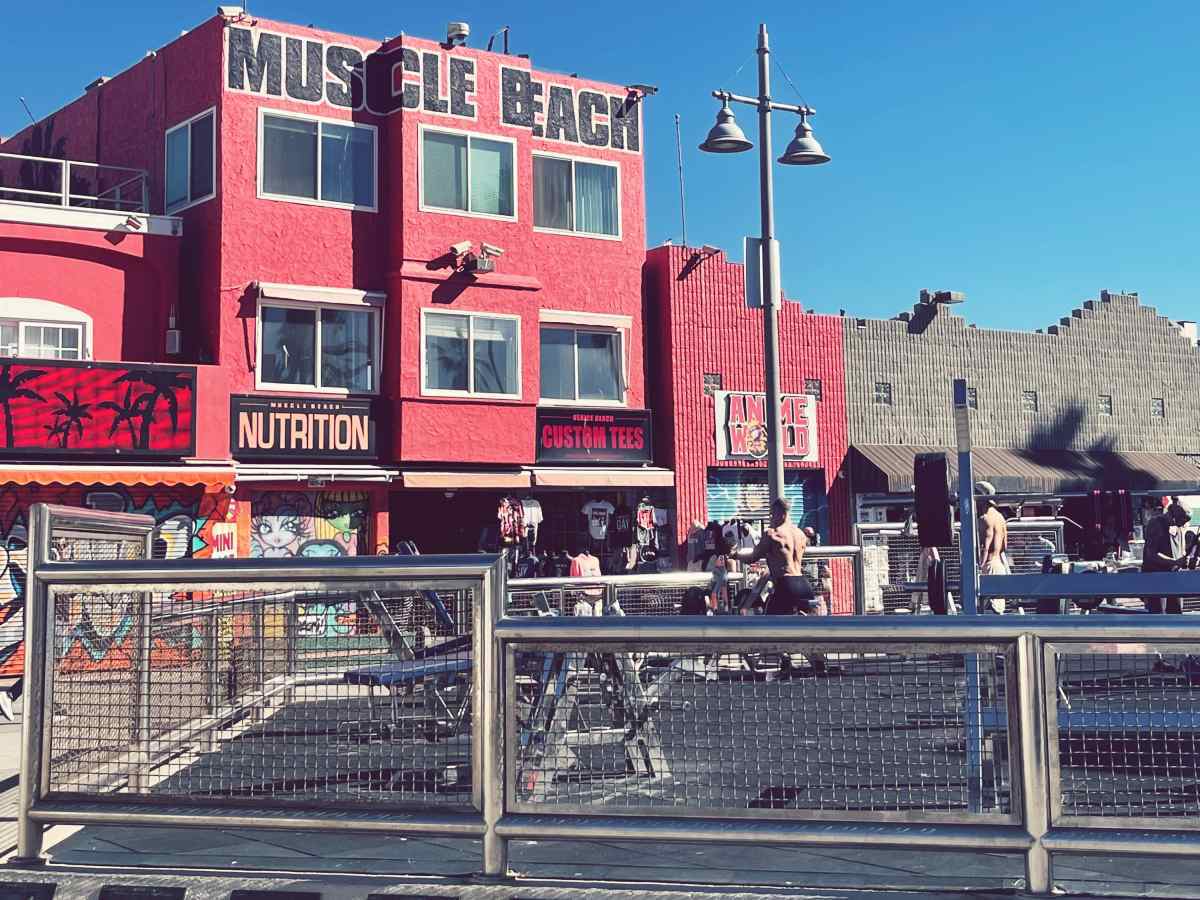 Bodareita treenaamassa Venice Beachillä Kaliforniassa