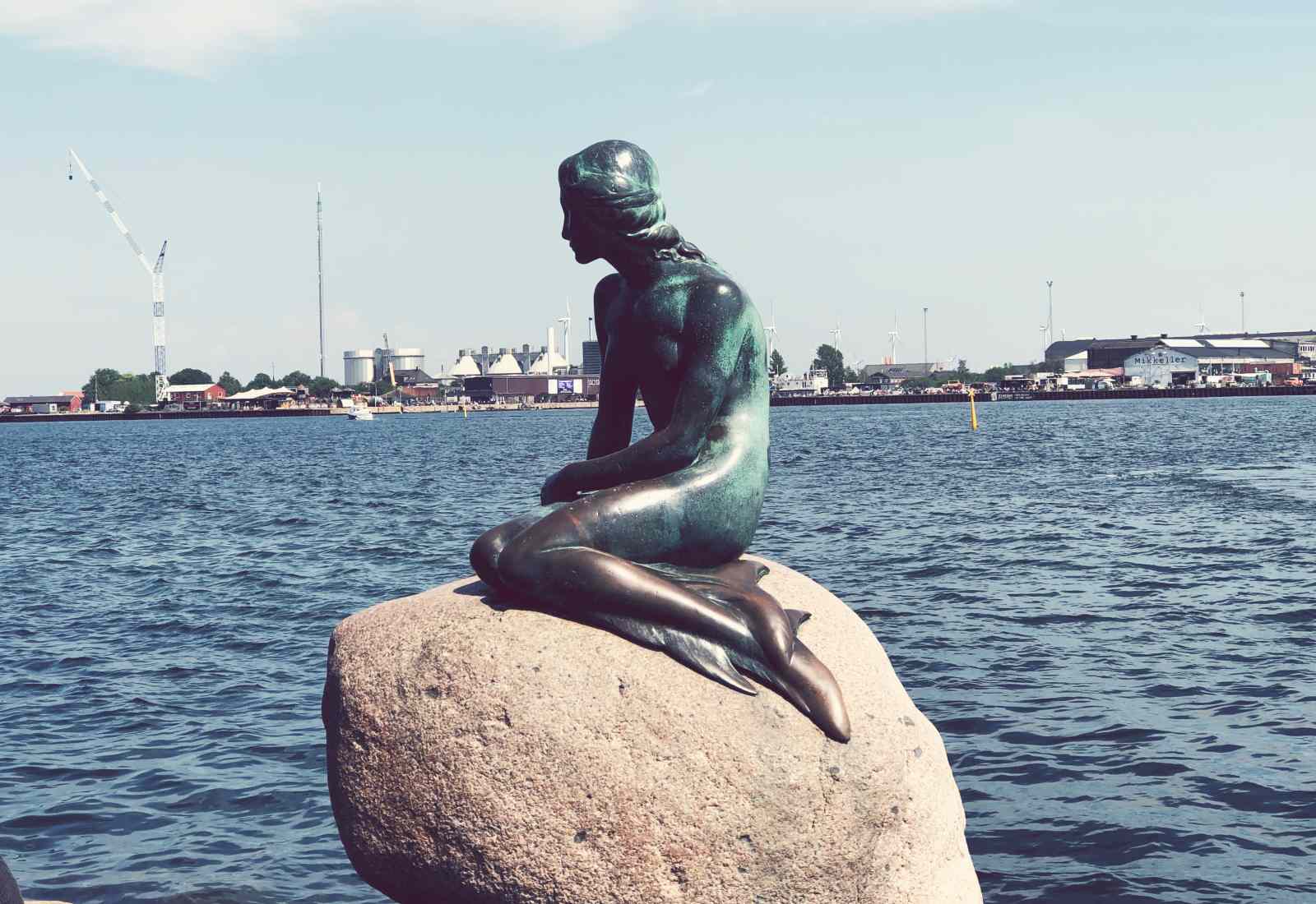 Pieni merenneito -patsas Kööpenhaminassa