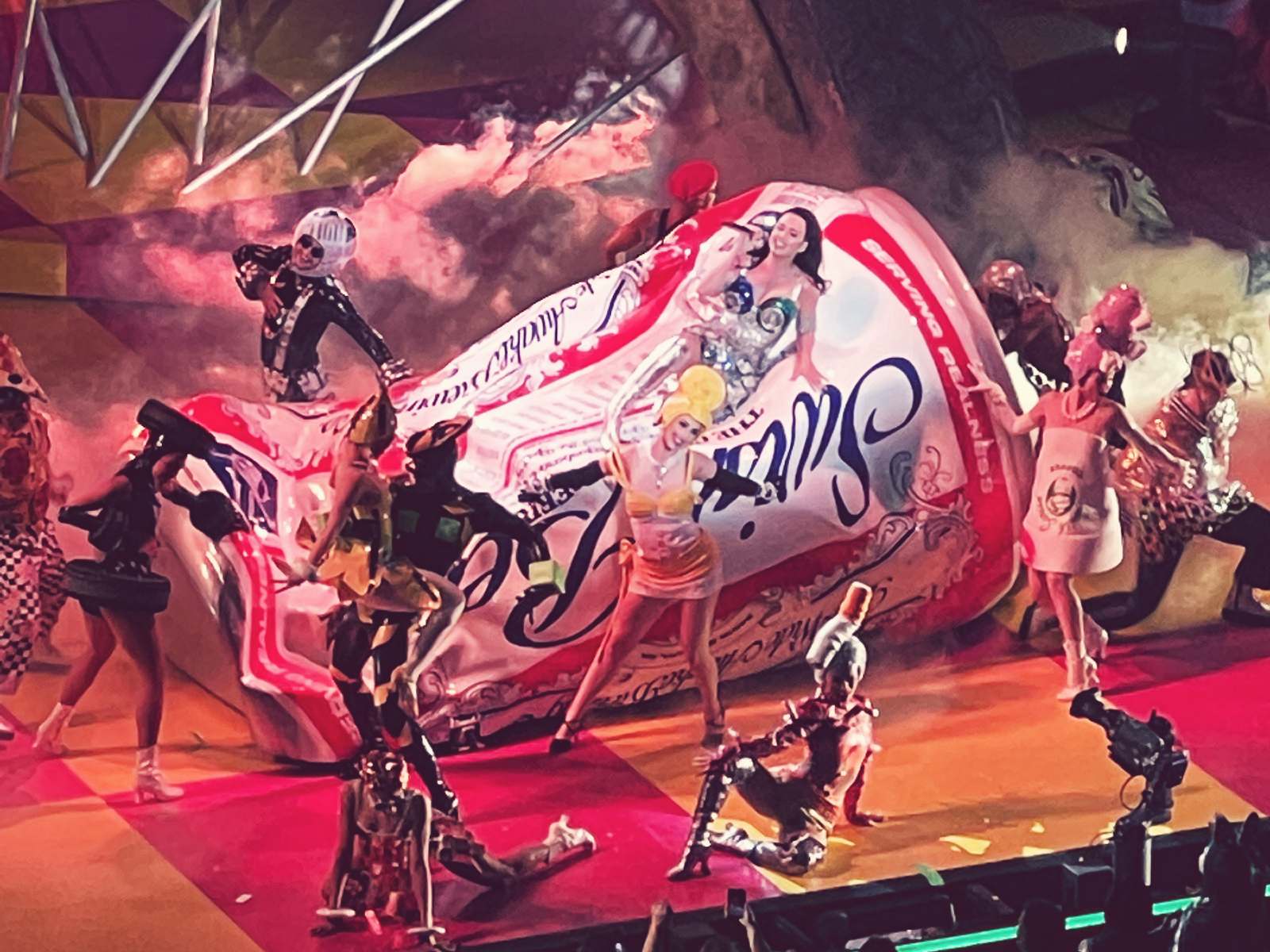 Katy Perry and dancers in her Show in Las Vegas.
