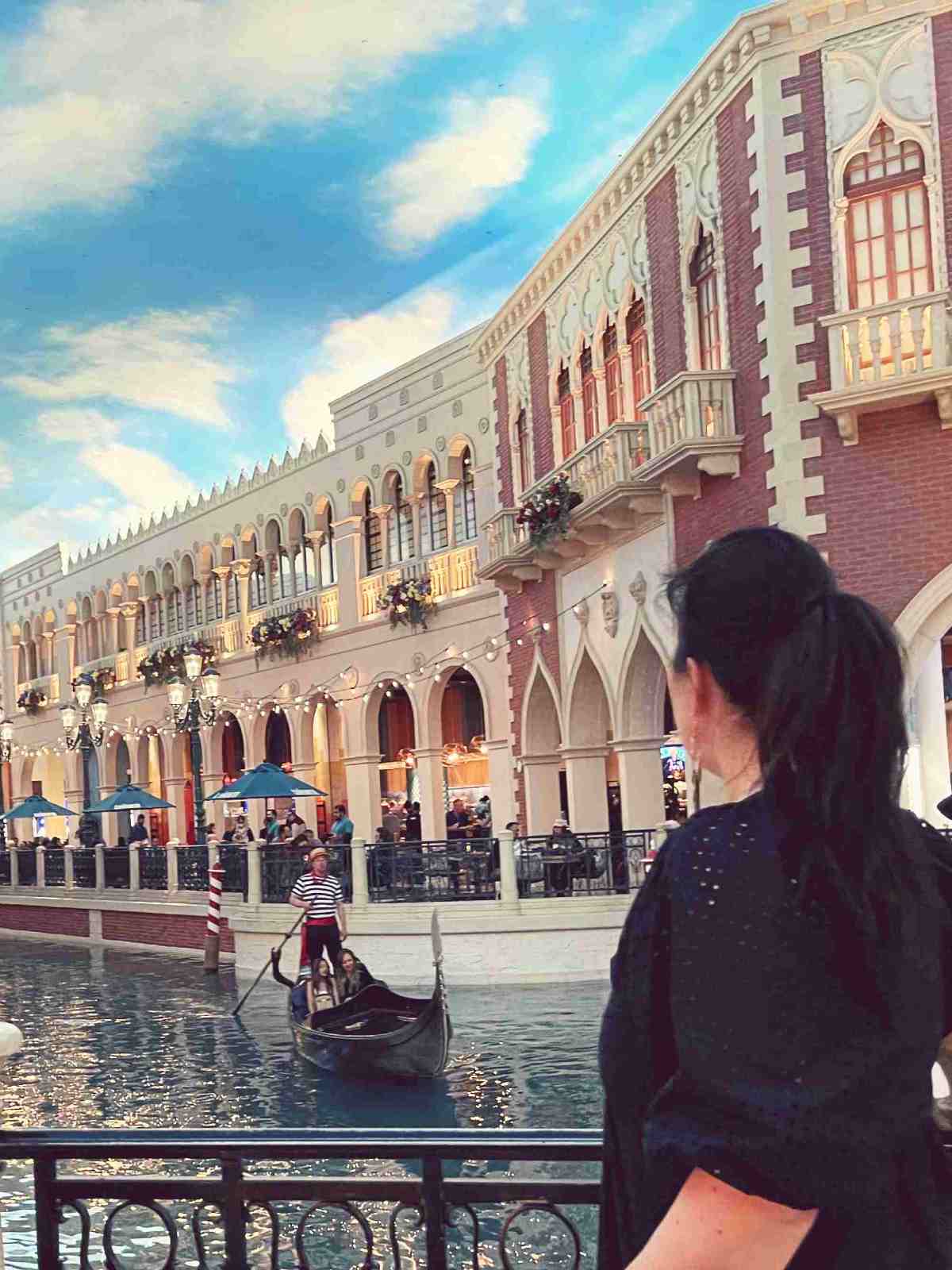 Blogger Paula watching a condola floating at Venetian Resort, Las Vegas.
