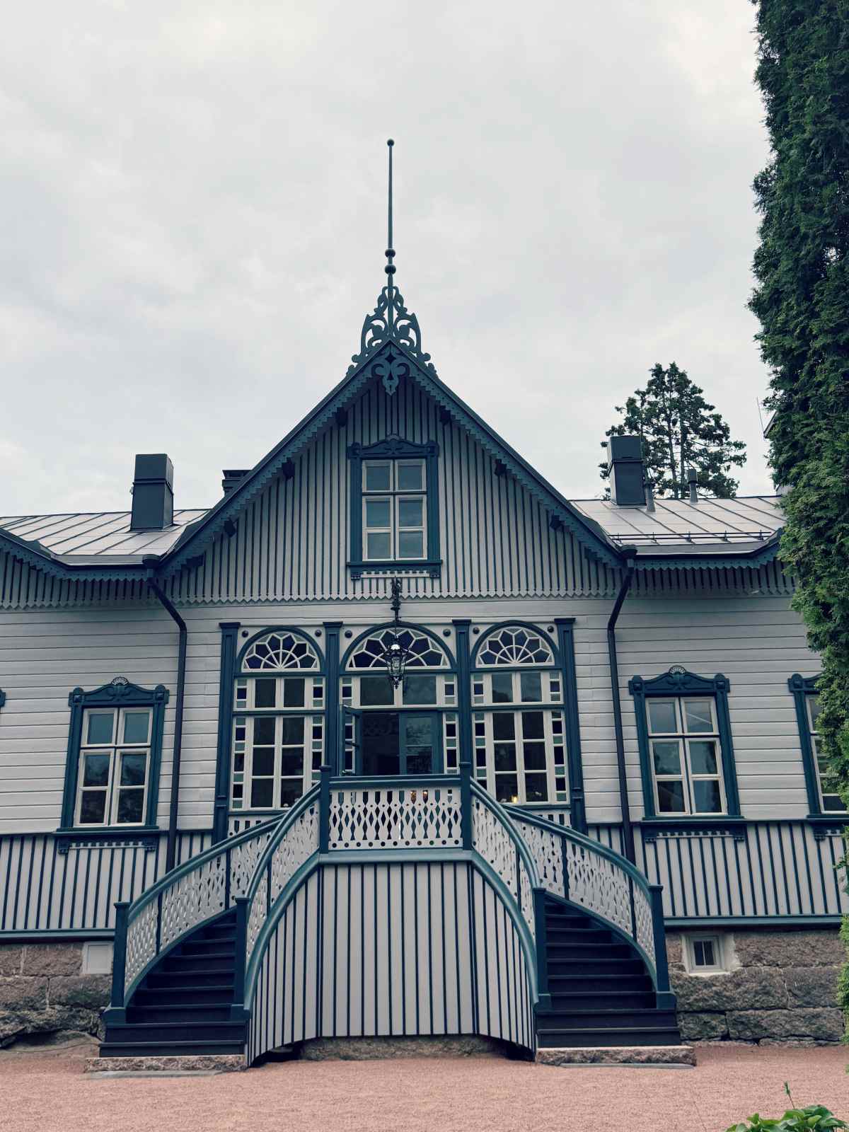 Patruunan Pytinki rakennuksen ulko-ovi Verlassa