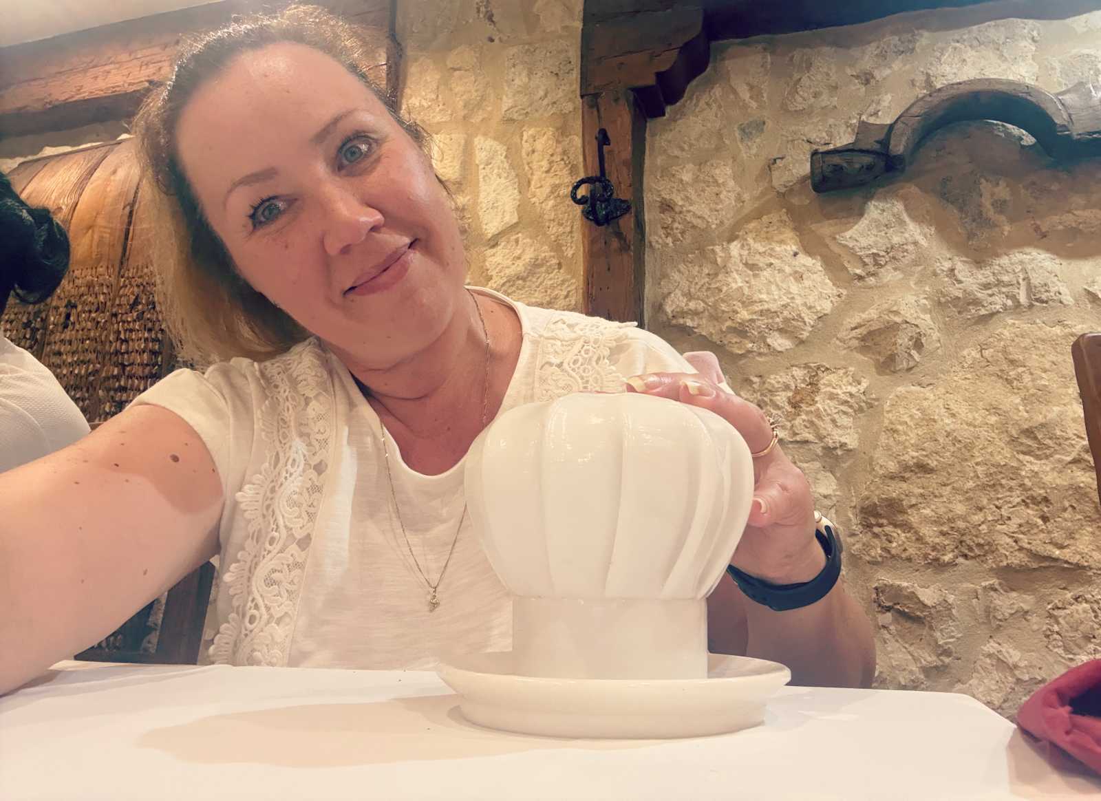 Blogger Paula with a dish covered by a chef hat at Los Zagales restaurant in Valladolid, Spain