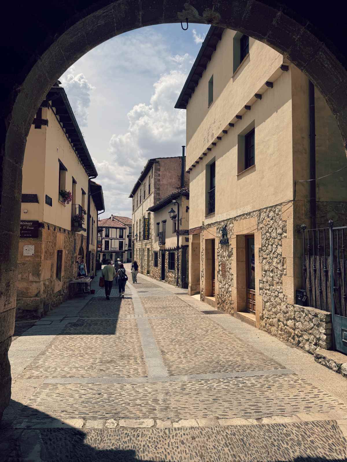 Archivo del Adelantamiento de Castilla -portin alta Covarrubiaksen kylään Espanjassa.