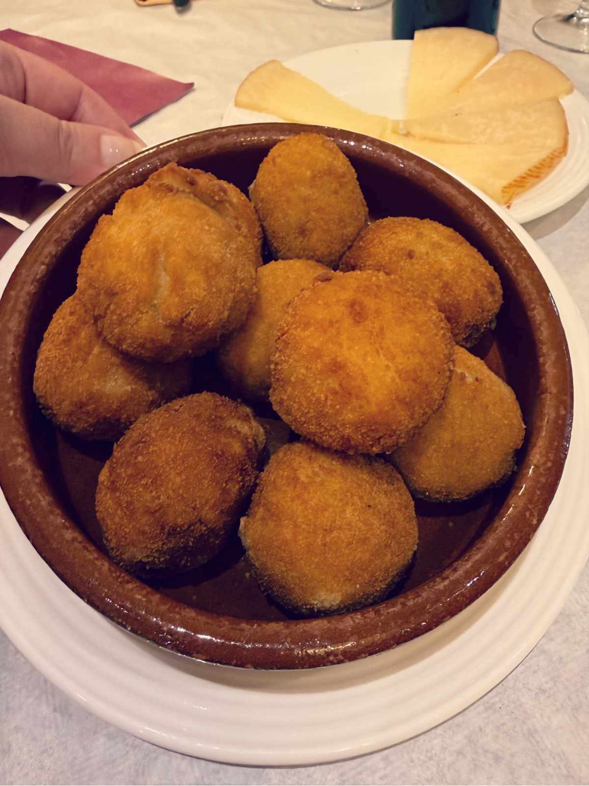 Perunakroketteja Restaurante Tikyssä, Espanjan Covarrubiaksessa.