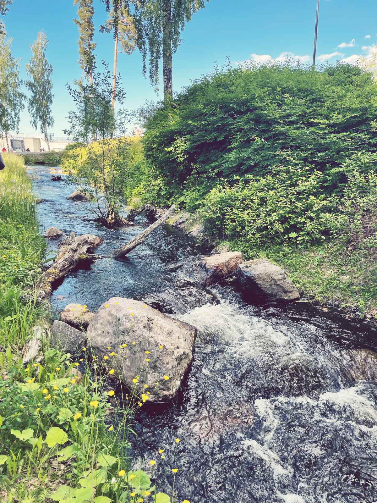 Imatran Kruununpuiston kaupunkipuro.