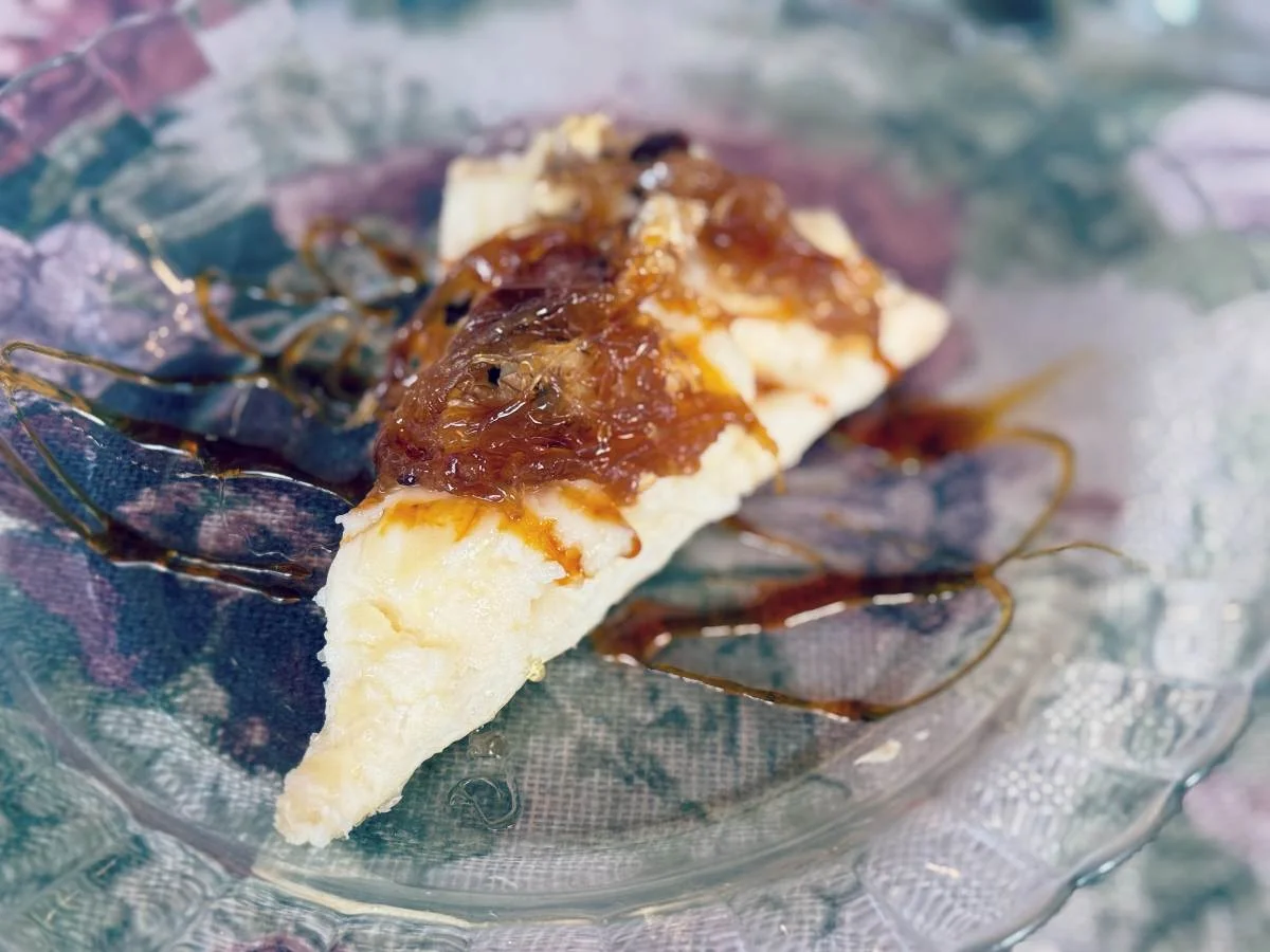 Tartas naturales casero -leivonnainen jälkiruokana Asador de Eufrasio -ravintolassa Espanjan Lermassa.